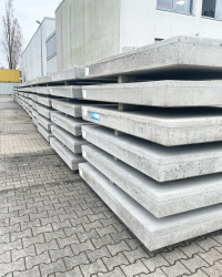 Gestapelte Stelcon-Platten