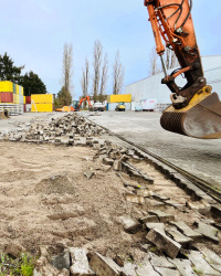 Die Fläche wird für die Stelcon-Platten vorbereitet