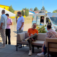 „Eis Da Massimo“ und die Besucher der Einweihungsfeier