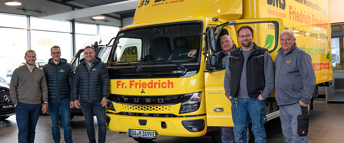 Team von Kunzmann und Team von Friedrich Friedrich vor dem neuen eCanter Team von Kunzmann und Team von Friedrich Friedrich vor dem neuen eCanter
