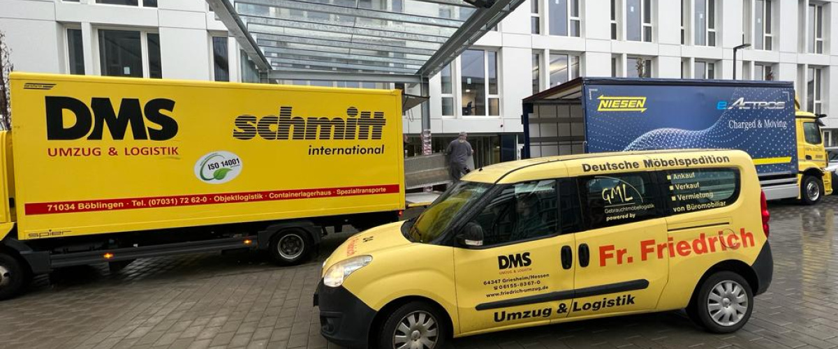 Arbeitsgemeinschaft von Möbelspediteuren beim Büroumzug der Halleschen Krankenversicherung