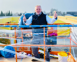 Hans Bock im Hubsteiger über den Friedrich Friedrich Dächern Hans Bock im Hubsteiger über den Friedrich Friedrich Dächern