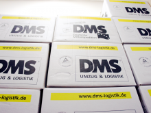 1.100 Umzugskartons helfen bei der Organisation und Verteilung der Spenden