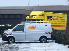 Umzugs-LKW von Friedrich Friedrich und Fahrzeug von e-netz vor dem Kundenzentrum in Groß-Umstadt