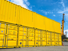 Die neuen Container spiegelverkehrt aufgestellt