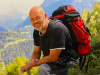 Christian Bracke, Objektleiter bei Friedrich Friedrich, mit seinem Rucksack in den Bergen