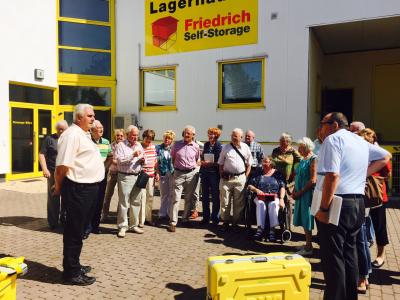 Seniorengruppe zu Besuch beim Umzugsunternehmen Friedrich Friedrich in Griesheim / Darmstadt